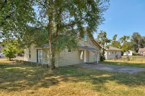 Exterior - 2423 W Olive St, Springfield, MO 65802 photo 8 of 11