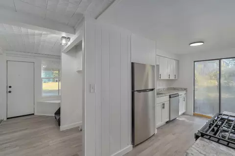 Entry Way - 2423 W Olive St, Springfield, MO 65802 photo 1 of 4