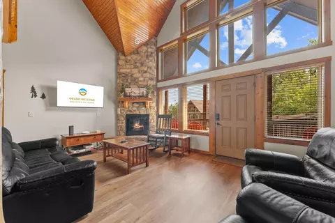 Living - 349 Willow Oak Ln, Branson, MO 65616 photo 4 of 7