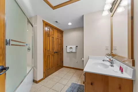 Bath - 349 Willow Oak Ln, Branson, MO 65616 photo 7 of 10