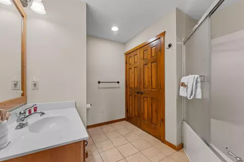 Bath - 349 Willow Oak Ln, Branson, MO 65616 photo 5 of 10
