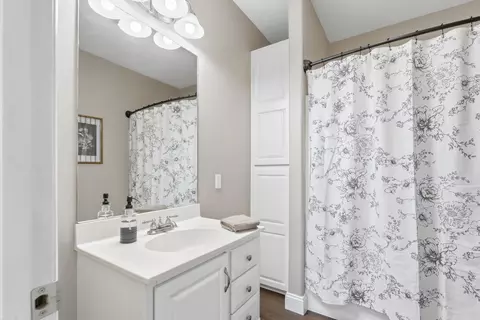 Bath - 4446 Findley Rd, Macomb, MO 65702 photo 4 of 5
