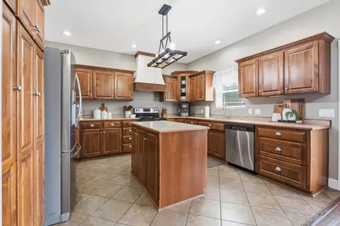 Kitchen - 4446 Findley Rd, Macomb, MO 65702 photo 2 of 2