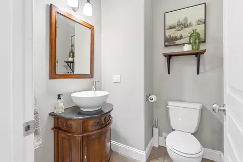 Bath - 4446 Findley Rd, Macomb, MO 65702 photo 1 of 5