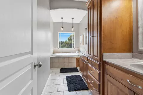 Entry Way - 4446 Findley Rd, Macomb, MO 65702 photo 1 of 3