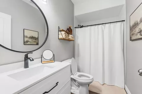 Bath - 4446 Findley Rd, Macomb, MO 65702 photo 5 of 5