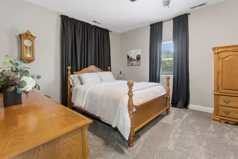 Bedroom - 4446 Findley Rd, Macomb, MO 65702 photo 3 of 5