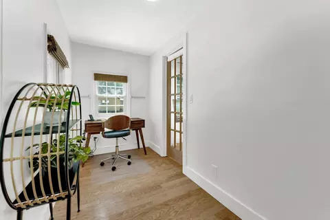 Entry Way - 1261 E University St, Springfield, MO 65804 photo 5 of 6