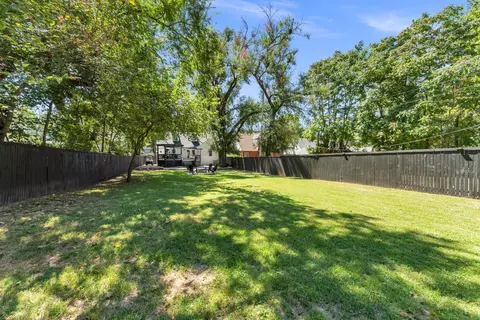 Exterior - 1261 E University St, Springfield, MO 65804 photo 12 of 13