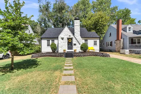 Exterior - 1261 E University St, Springfield, MO 65804 photo 2 of 13