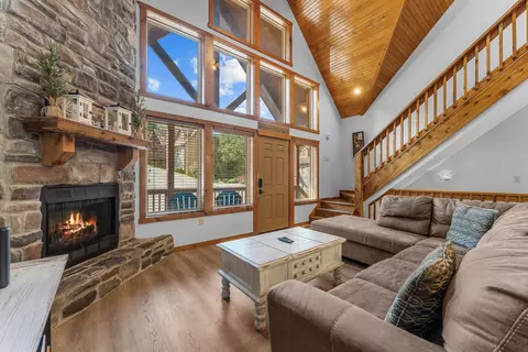 Living - 376 Willow Oak Ln, Branson, MO 65616 photo 1 of 4