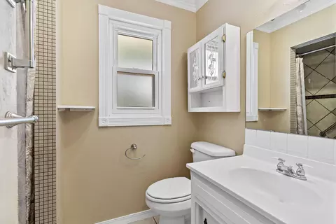 Bath - 721 S Pine Ave, Republic, MO 65738 photo 3 of 3