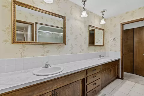 Bath - 721 S Pine Ave, Republic, MO 65738 photo 2 of 3