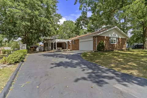 Exterior - 721 S Pine Ave, Republic, MO 65738 photo 4 of 10