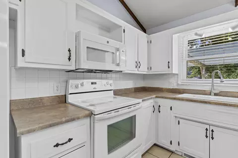 Kitchen - 721 S Pine Ave, Republic, MO 65738 photo 6 of 6