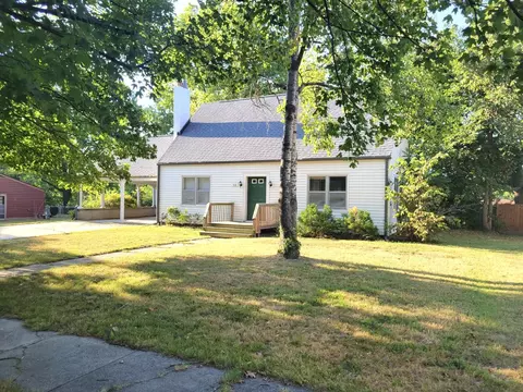 518 W College St, Aurora, MO 65605