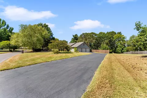 Exterior - 6317 S Glenridge Dr, Springfield, MO 65804 photo 9 of 10