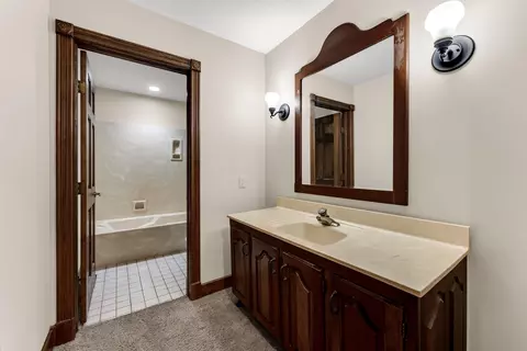 Bath - 6317 S Glenridge Dr, Springfield, MO 65804 photo 3 of 4