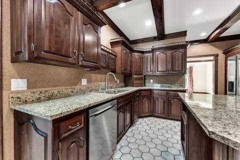 Kitchen - 6317 S Glenridge Dr, Springfield, MO 65804 photo 2 of 4
