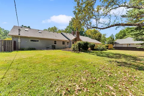 Exterior - 6317 S Glenridge Dr, Springfield, MO 65804 photo 7 of 10