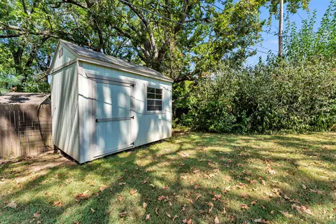 Exterior - 6317 S Glenridge Dr, Springfield, MO 65804 photo 6 of 10