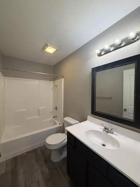 Bath - 315 Sunrise, Branson, MO 65616 photo 3 of 4