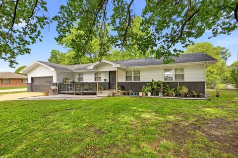 Exterior - 1201 W Edgewood St, Springfield, MO 65807 photo 3 of 8