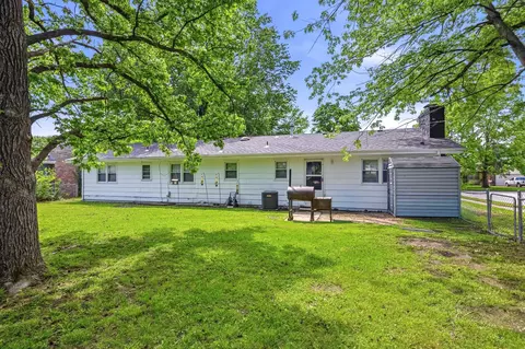 Exterior - 1201 W Edgewood St, Springfield, MO 65807 photo 6 of 8