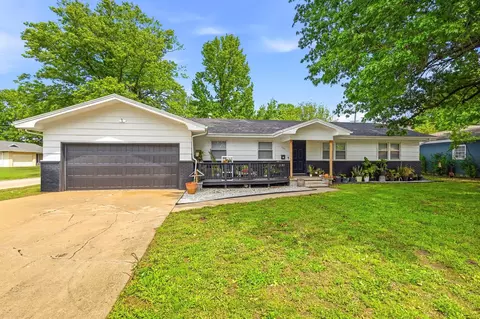 Exterior - 1201 W Edgewood St, Springfield, MO 65807 photo 2 of 8
