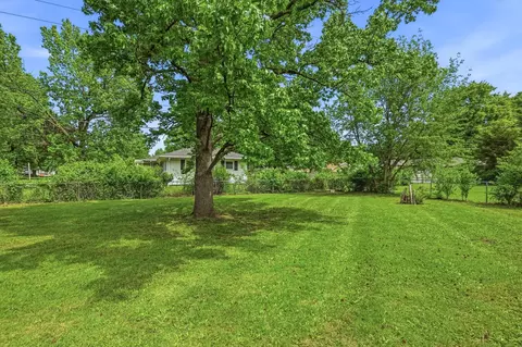 Exterior - 1201 W Edgewood St, Springfield, MO 65807 photo 5 of 8