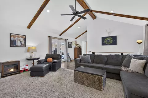 Living - 17 Saddleback St, Buffalo, MO 65622 photo 5 of 6
