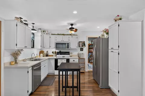 Kitchen - 17 Saddleback St, Buffalo, MO 65622 photo 1 of 3
