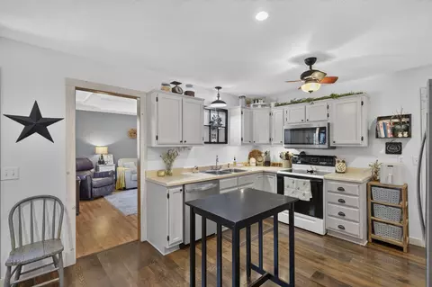 Kitchen - 17 Saddleback St, Buffalo, MO 65622 photo 2 of 3