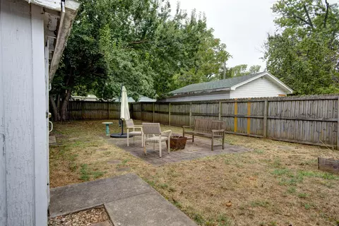 Exterior - 420 E Loren St, Springfield, MO 65807 photo 8 of 9