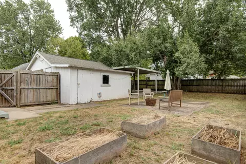 Exterior - 420 E Loren St, Springfield, MO 65807 photo 7 of 9