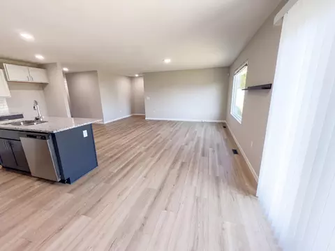 Living - 5017 W Cozy Ct, Springfield, MO 65802 photo 3 of 3
