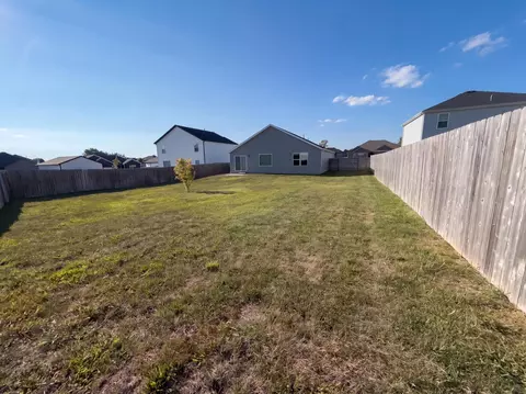 Exterior - 5017 W Cozy Ct, Springfield, MO 65802 photo 4 of 6