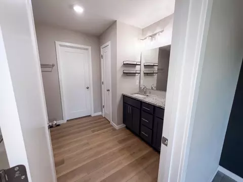 Entry Way - 5017 W Cozy Ct, Springfield, MO 65802 photo 2 of 3