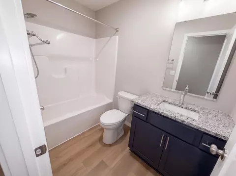 Bath - 5017 W Cozy Ct, Springfield, MO 65802 photo 3 of 3