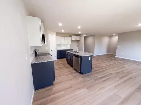 Kitchen - 5017 W Cozy Ct, Springfield, MO 65802 photo 2 of 3