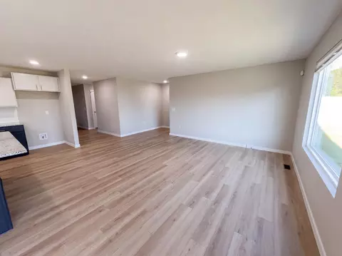 Living - 5017 W Cozy Ct, Springfield, MO 65802 photo 2 of 3