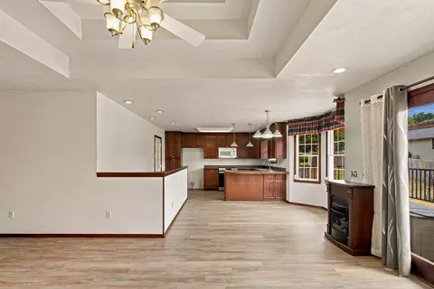 Living - 208 Miller Way, Monett, MO 65708 photo 2 of 7