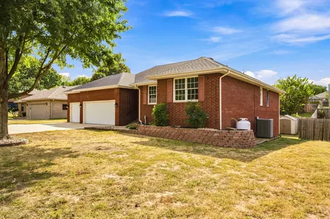 Exterior - 208 Miller Way, Monett, MO 65708 photo 2 of 9