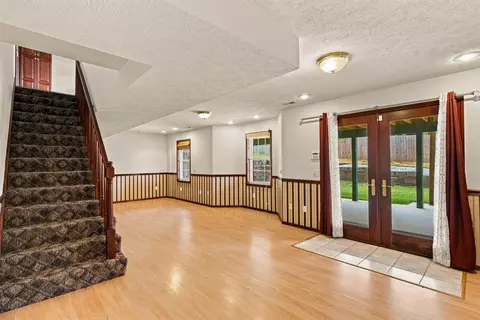 Living - 208 Miller Way, Monett, MO 65708 photo 5 of 7