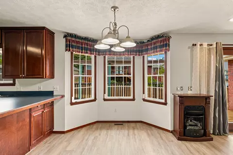 Living - 208 Miller Way, Monett, MO 65708 photo 3 of 7