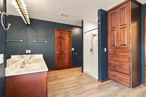 Bath - 208 Miller Way, Monett, MO 65708 photo 3 of 6