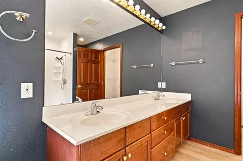 Bath - 208 Miller Way, Monett, MO 65708 photo 2 of 6