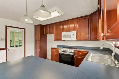 Kitchen - 208 Miller Way, Monett, MO 65708 photo 2 of 5