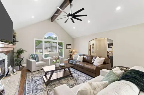 Living - 3214 S Oak Ave, Springfield, MO 65804 photo 3 of 3