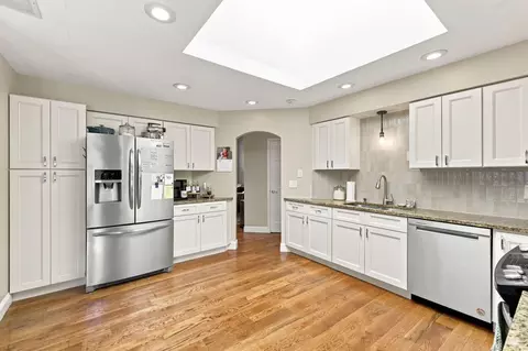 Kitchen - 3214 S Oak Ave, Springfield, MO 65804 photo 4 of 5